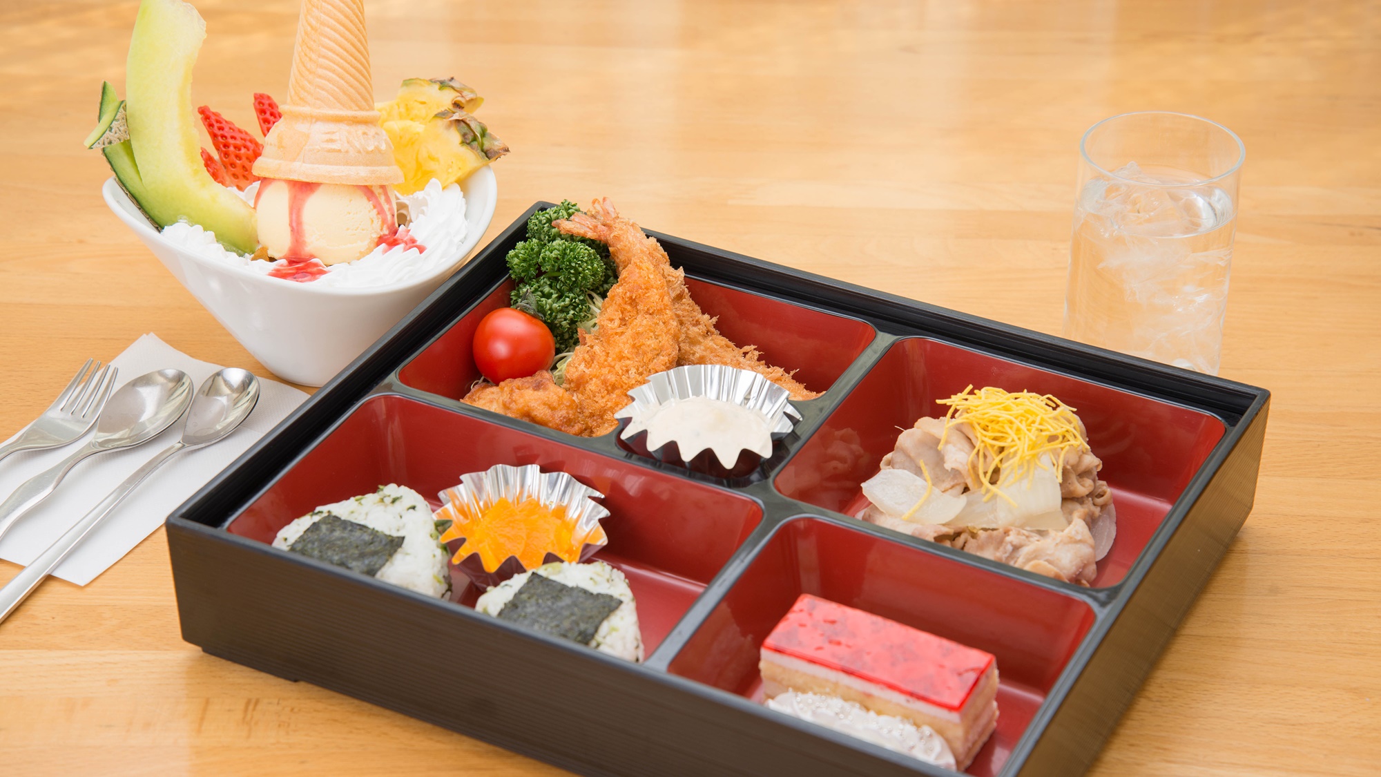 *【お子様のお料理一例】お子様の好きな食べ物を詰め込んだ嬉しいご飯。