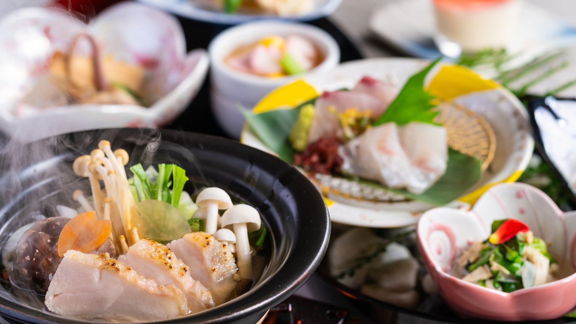 【季節の会席】華味鳥と若松キャベツ鍋や玄界灘の刺身二種盛りなど美味しいものを少しずつ味わう