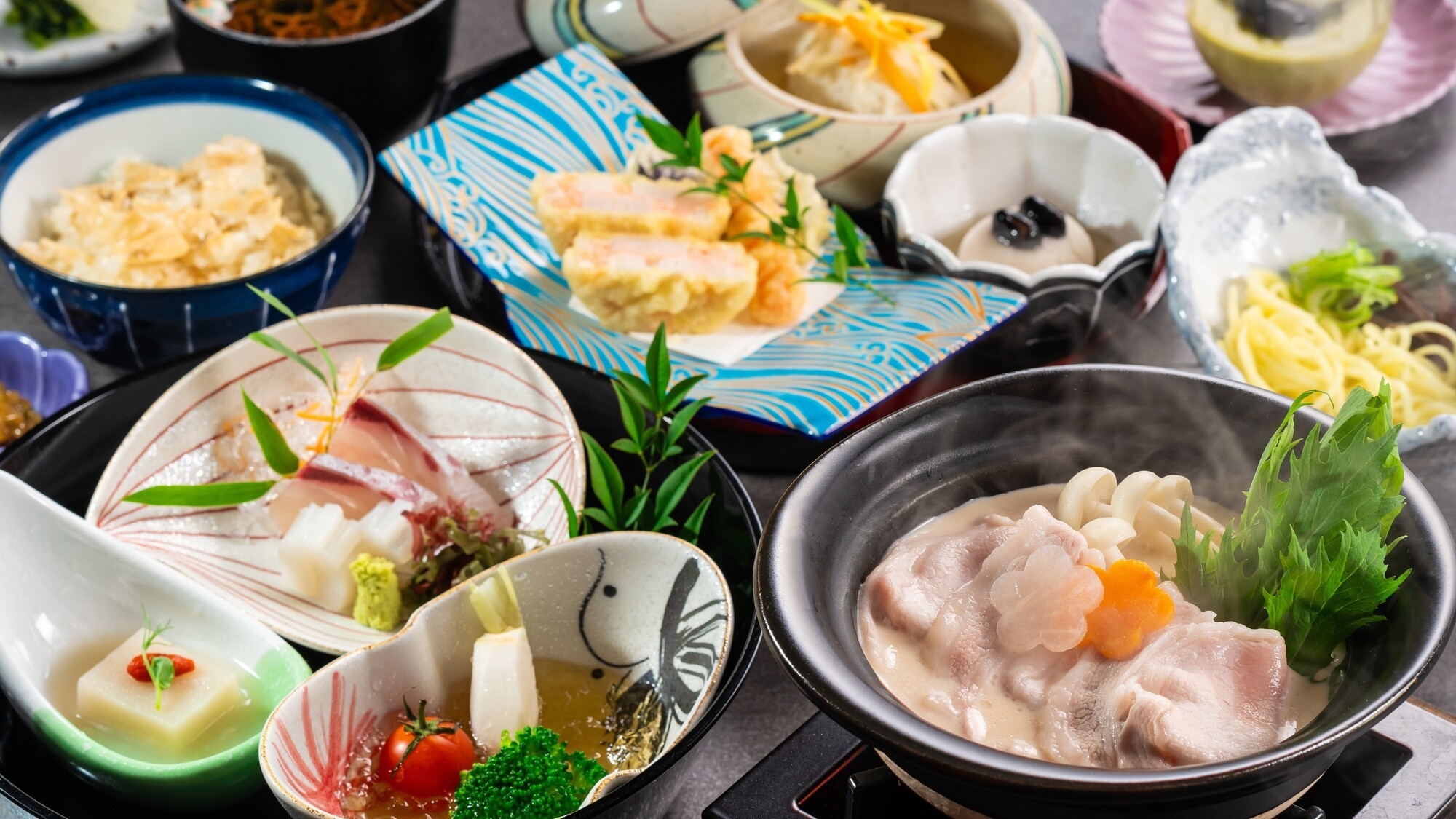 【季節の会席】糸島豚の豚骨豆乳鍋　玄界灘の刺身二種盛りなど美味しいものを少しずつ味わう