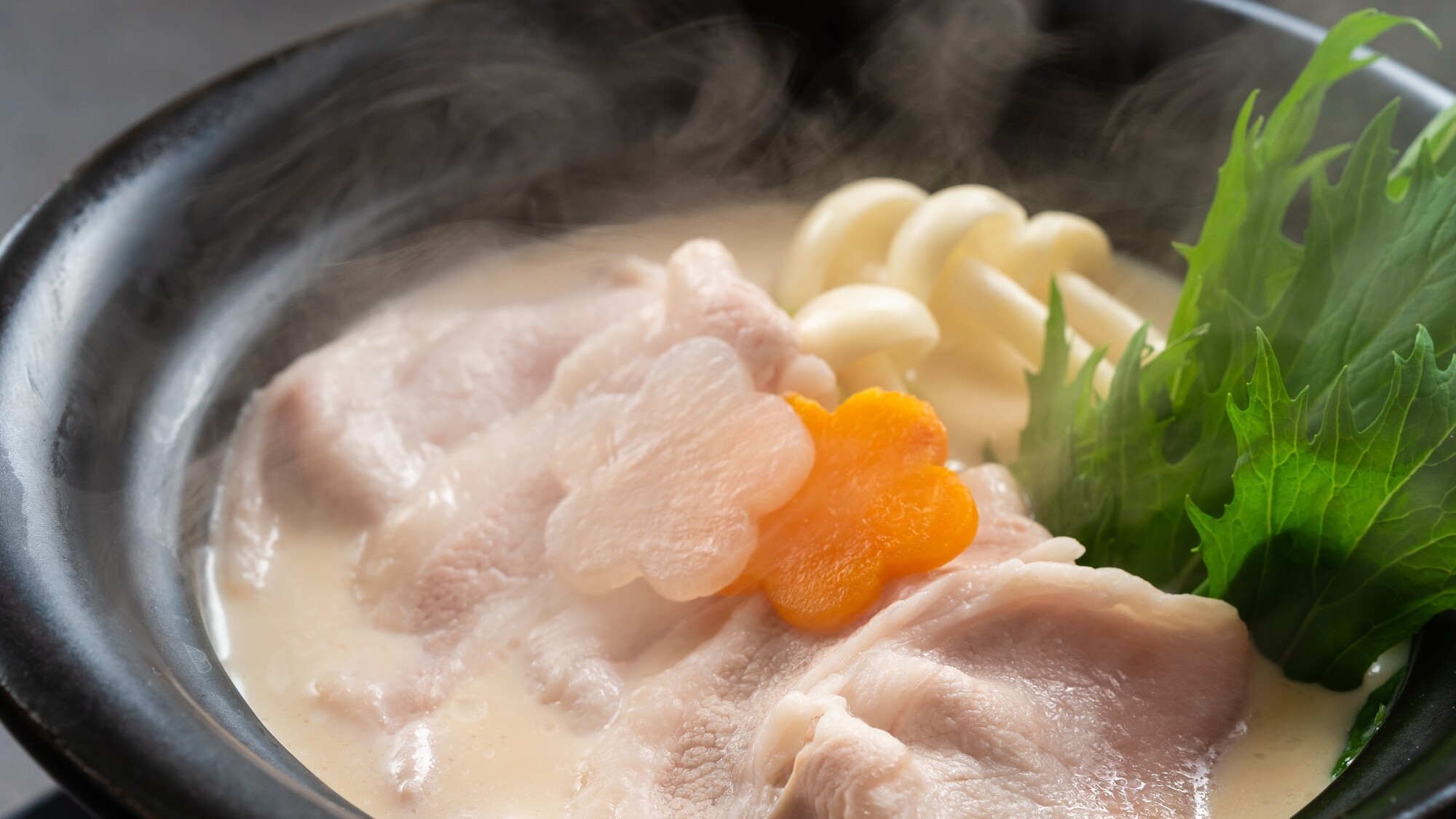 【季節の会席】糸島豚の豚骨豆乳鍋　玄界灘の刺身二種盛りなど美味しいものを少しずつ味わう