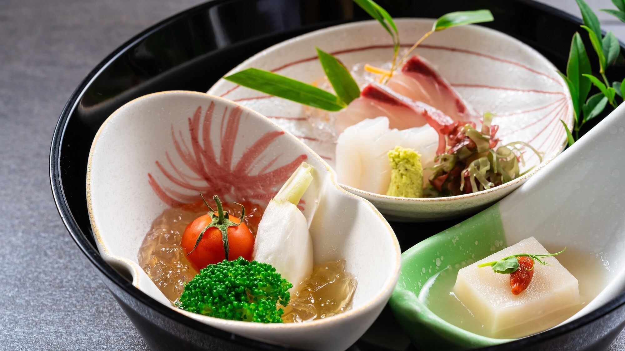 【季節の会席】糸島豚の豚骨豆乳鍋　玄界灘の刺身二種盛りなど美味しいものを少しずつ味わう