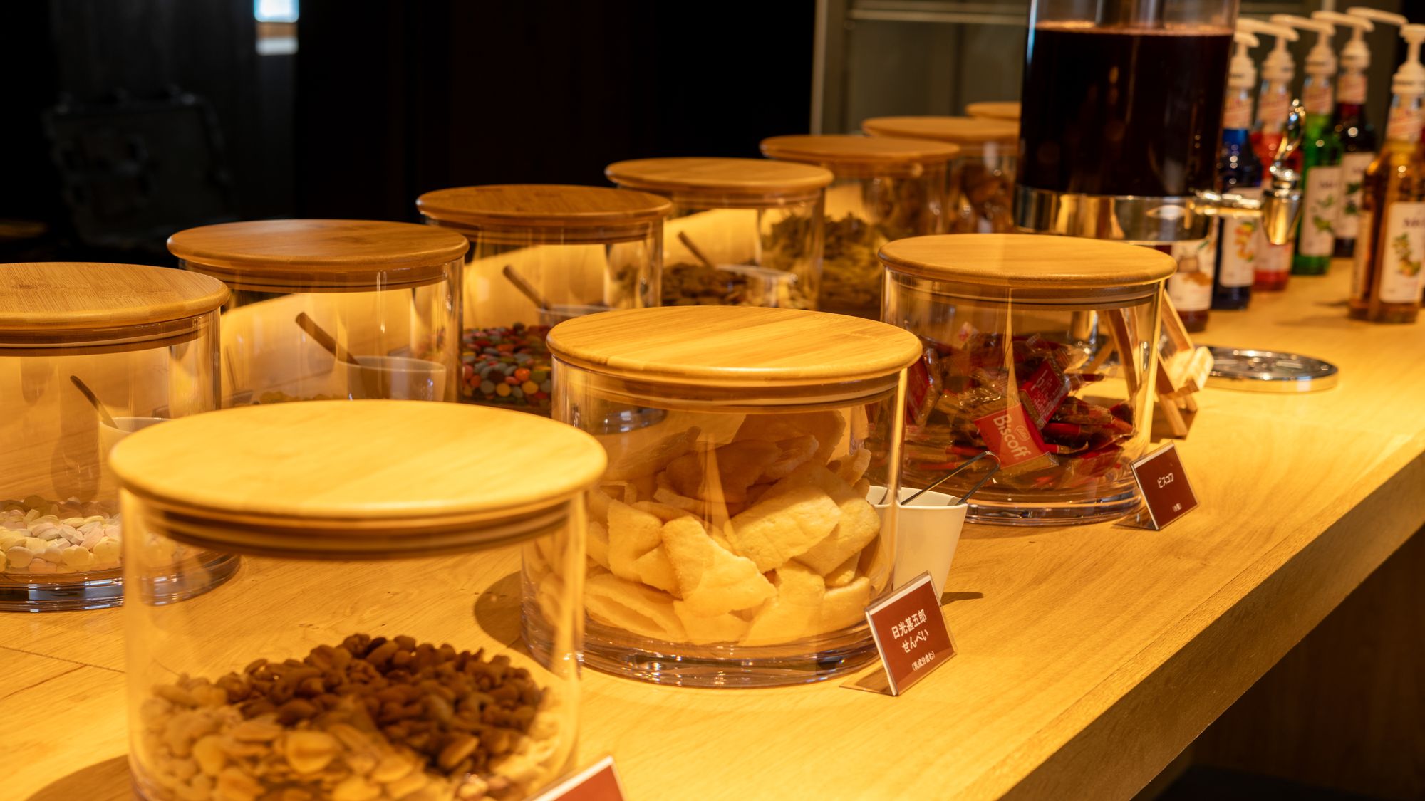 【7/1～オールインクルーシブホテルへ生まれ変わります！】スナックやおつまみも食べ放題（イメージ）