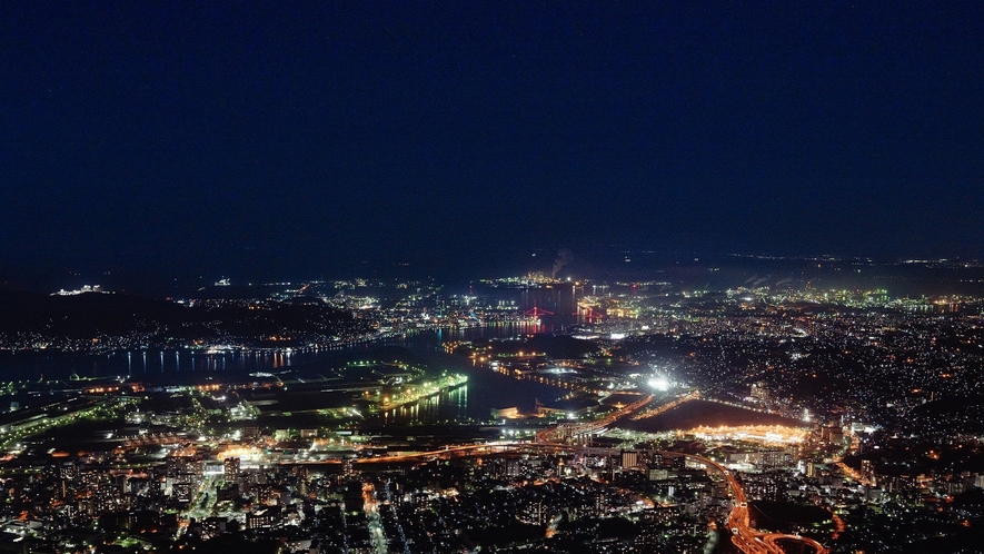 【皿倉山】標高６２２ｍから眺める北九州の夜景はとても幻想的です。
