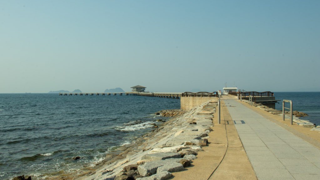 【脇田海釣り桟橋】全長５００メートルもある釣り桟橋。海上散歩も楽しめます。
