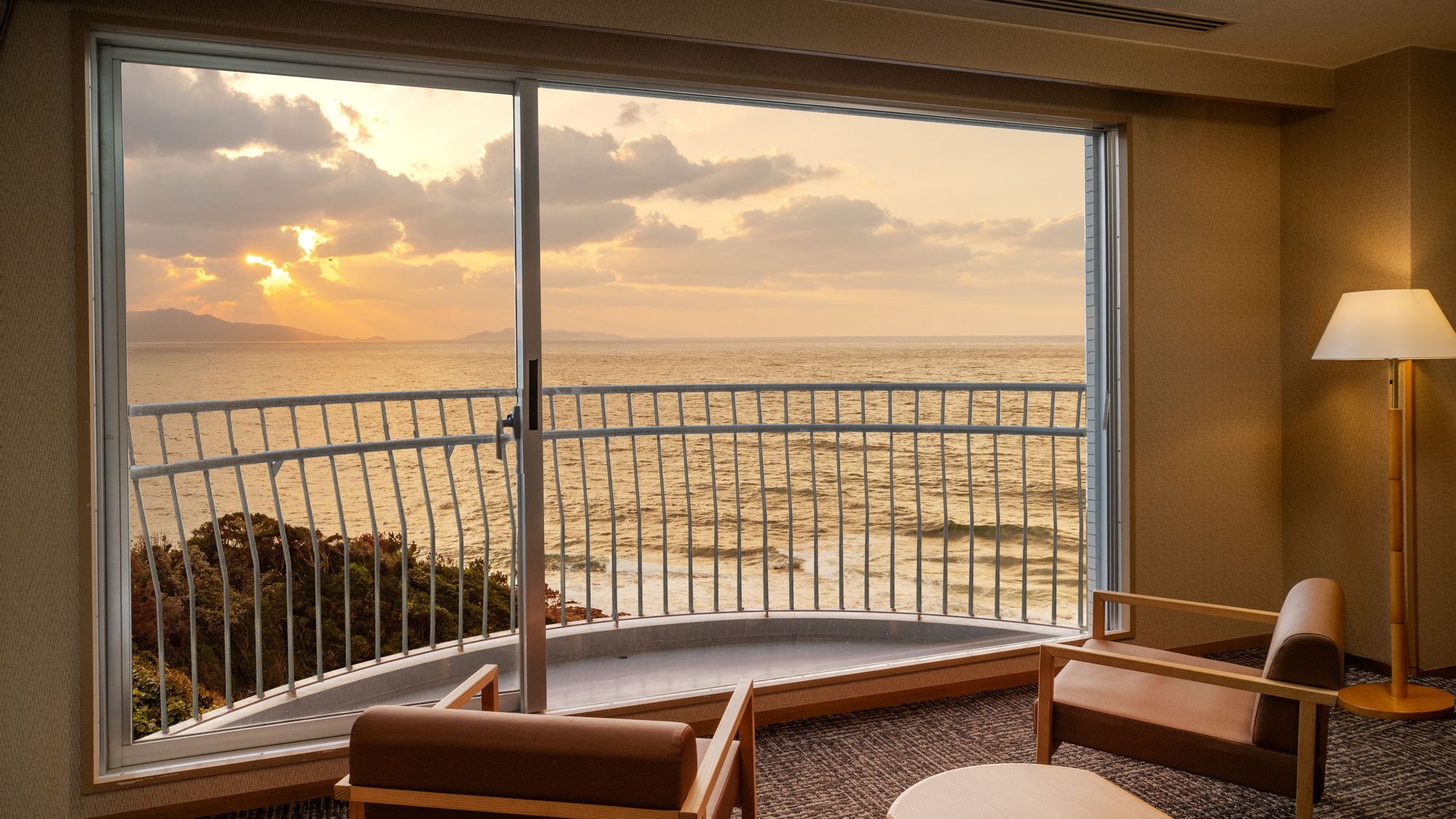 2025年10月リニューアル！【オーシャンビュー】スーペリアルーム（バス付）／36平米