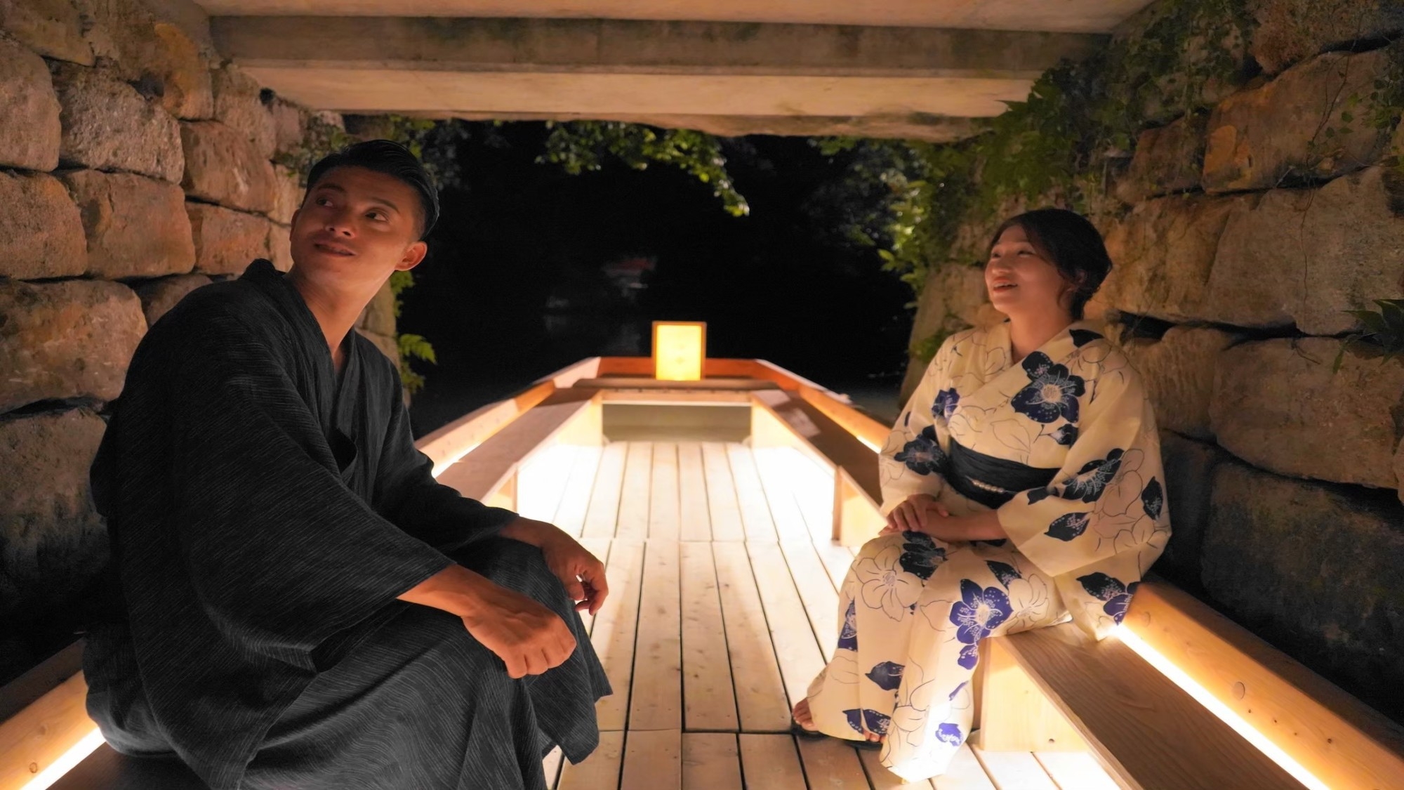 【夜の灯り舟乗船券付】小学生以下のお子さまにお菓子のプレゼント♪【特別会席】（2食付）