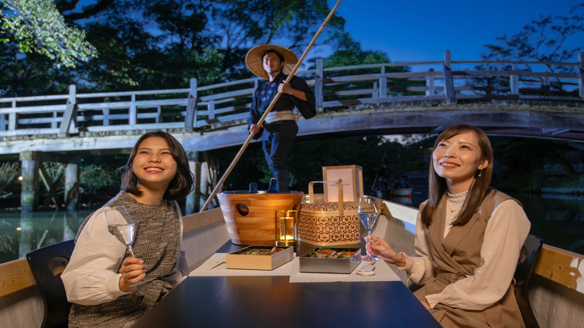 【亀の井柳川限定】歌声を聴きながら舟飲みを愉しむ。川下り付き舟飲み【季節の会席／2食付】