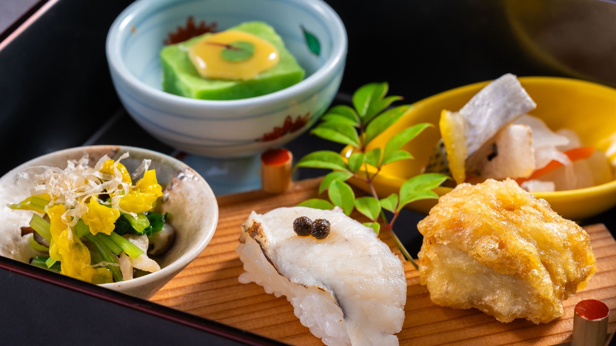 【土地の恵み会席】冬(2025年12月～2026年2月) 前菜 筑後のほうれん草豆腐 河豚叩き寿司 