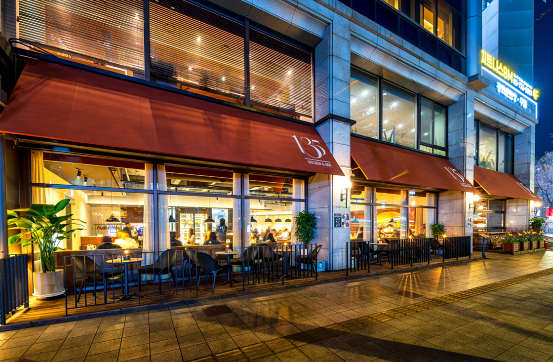 135キッチン＆バー