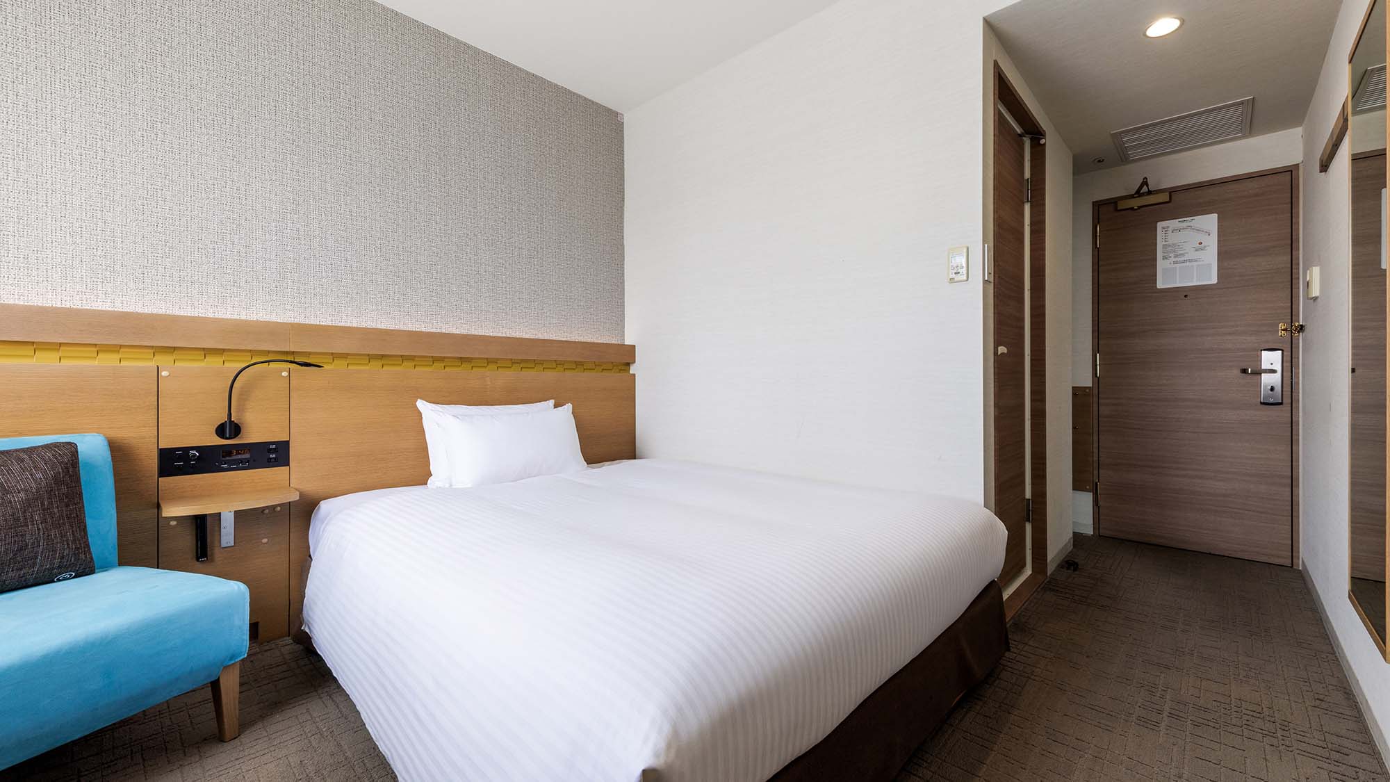 シングルルーム14.6㎡　ベッド幅140cm&times;200cm