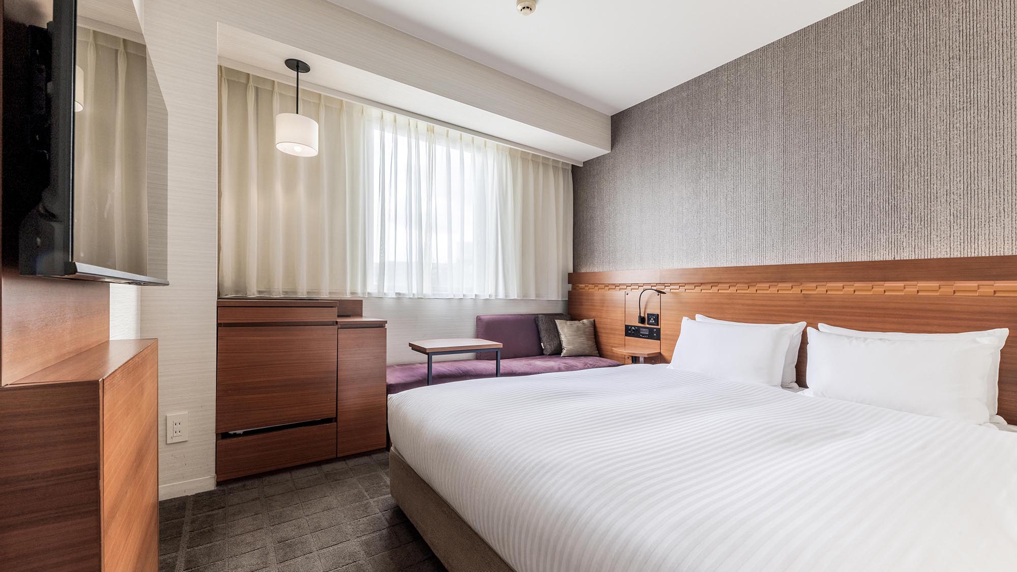 ダブルルーム14.6㎡　ベッド幅160cm&times;200cm