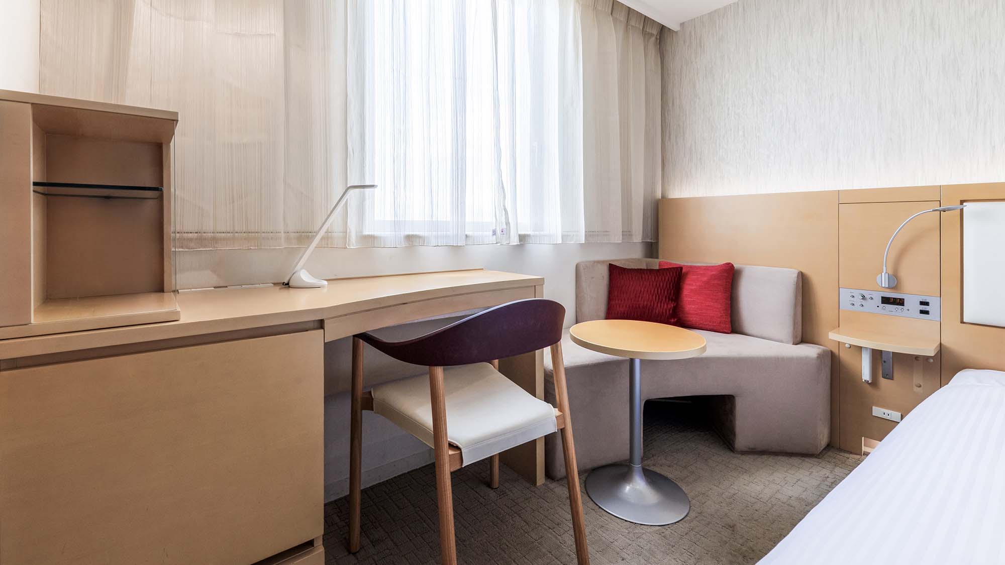 コンフォートシングル　14.6㎡　ベッド幅140cm&times;200cm