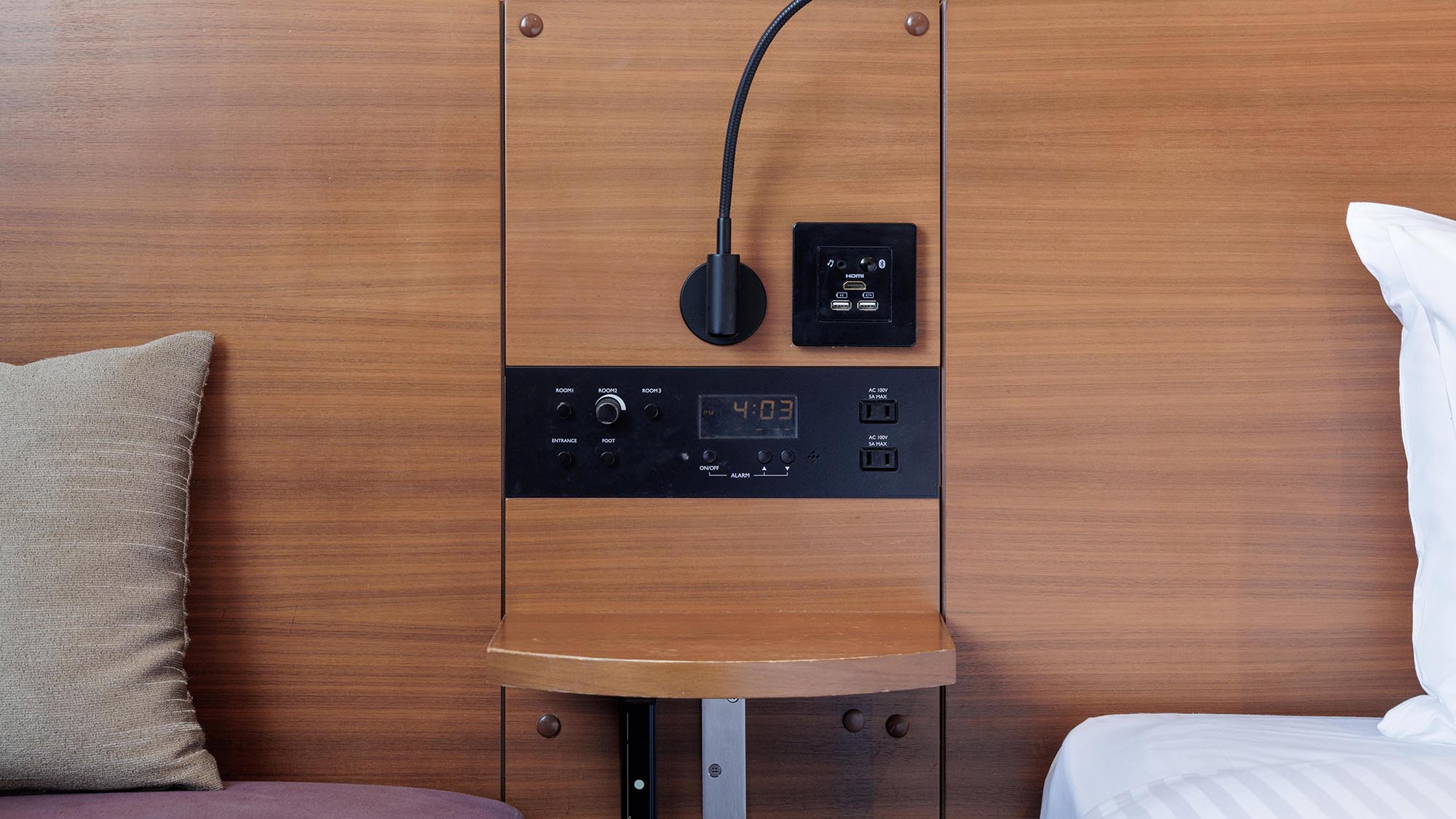 ダブルルームベッドボード　bluetoothで音楽を流せます