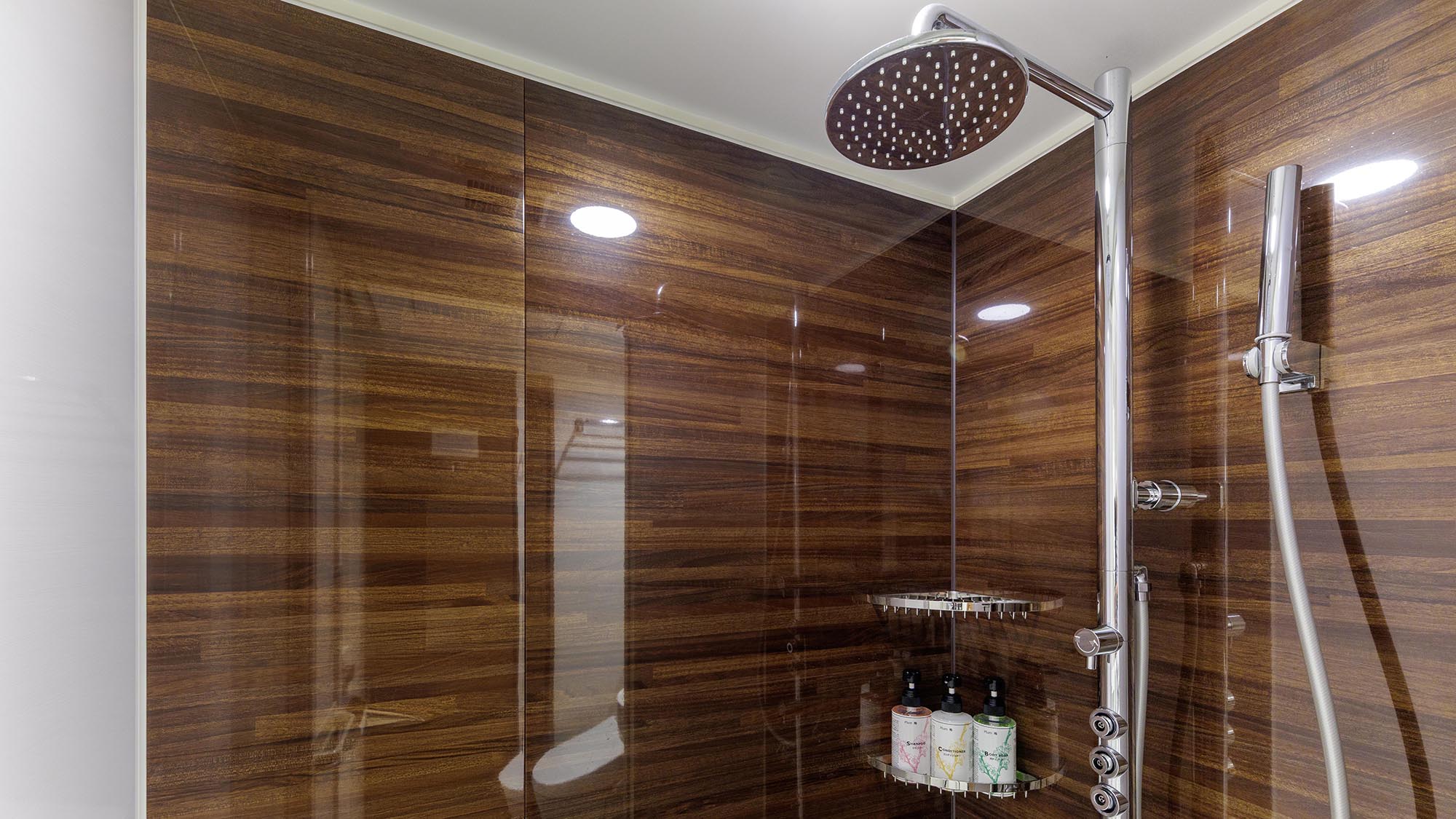 コンフォート・ダブルルームは全室レインシャワー（バスタブ無し）