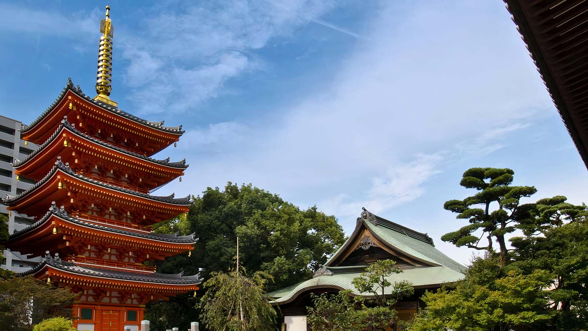 五重塔と福岡大仏のある『東長寺』へは当ホテルから徒歩5分