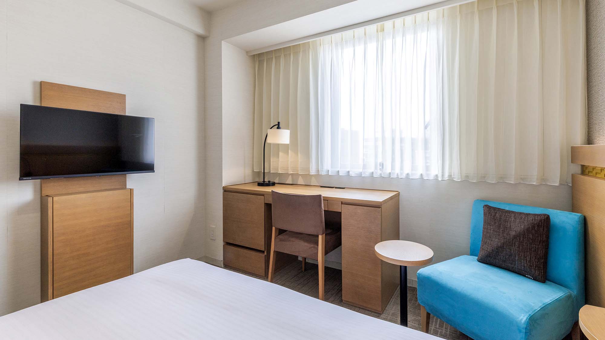 シングルルーム14.6㎡　ベッド幅140cm&times;200cm