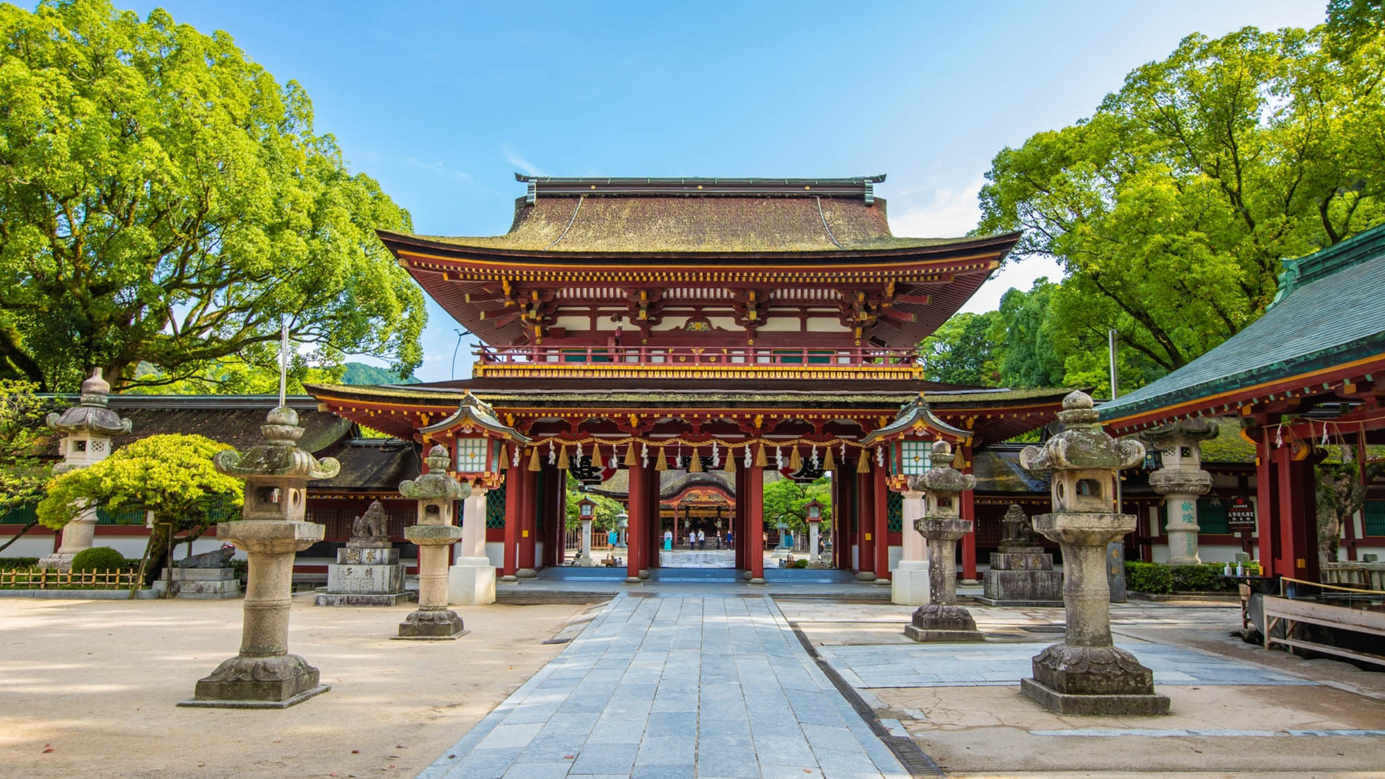 太宰府天満宮本殿前の楼門