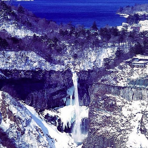 華厳の滝（冬)