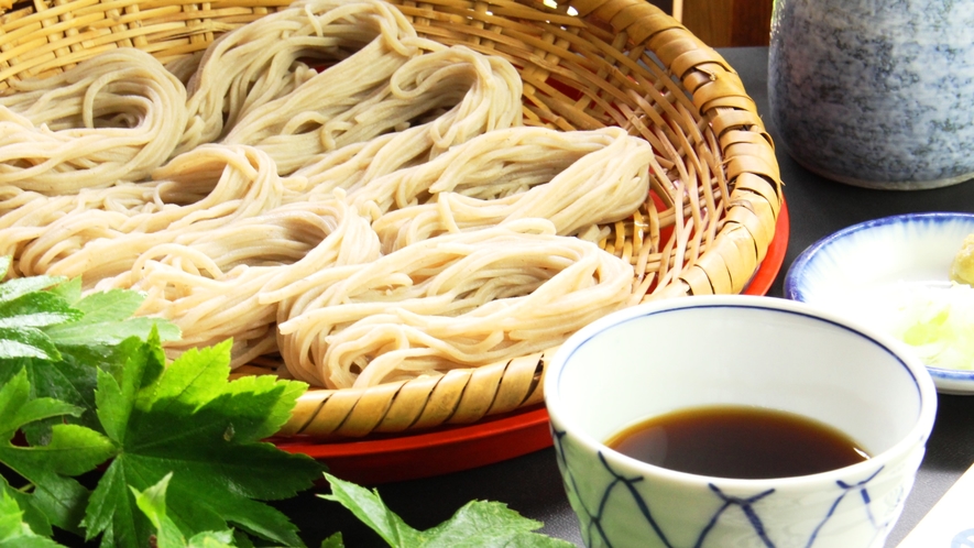 【食事】戸隠蕎麦の特徴であるボッチ盛りです。