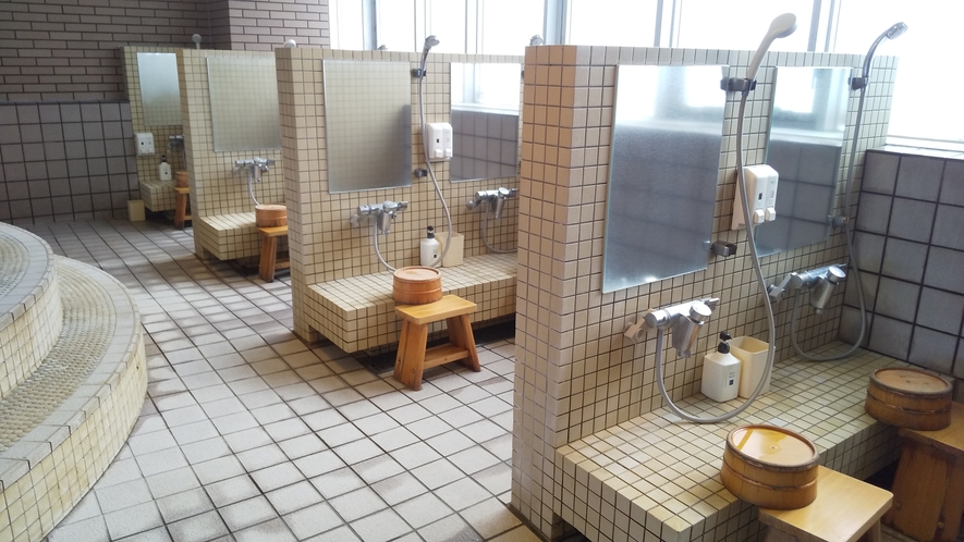 男性専用大浴場　洗い場