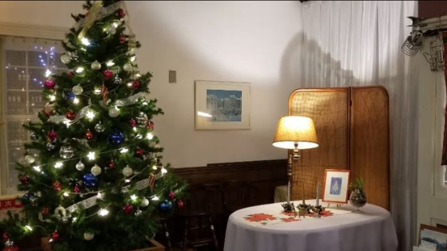 *クリスマス（イメージ）毎年、当館ではクリスマスツリーを飾っています！