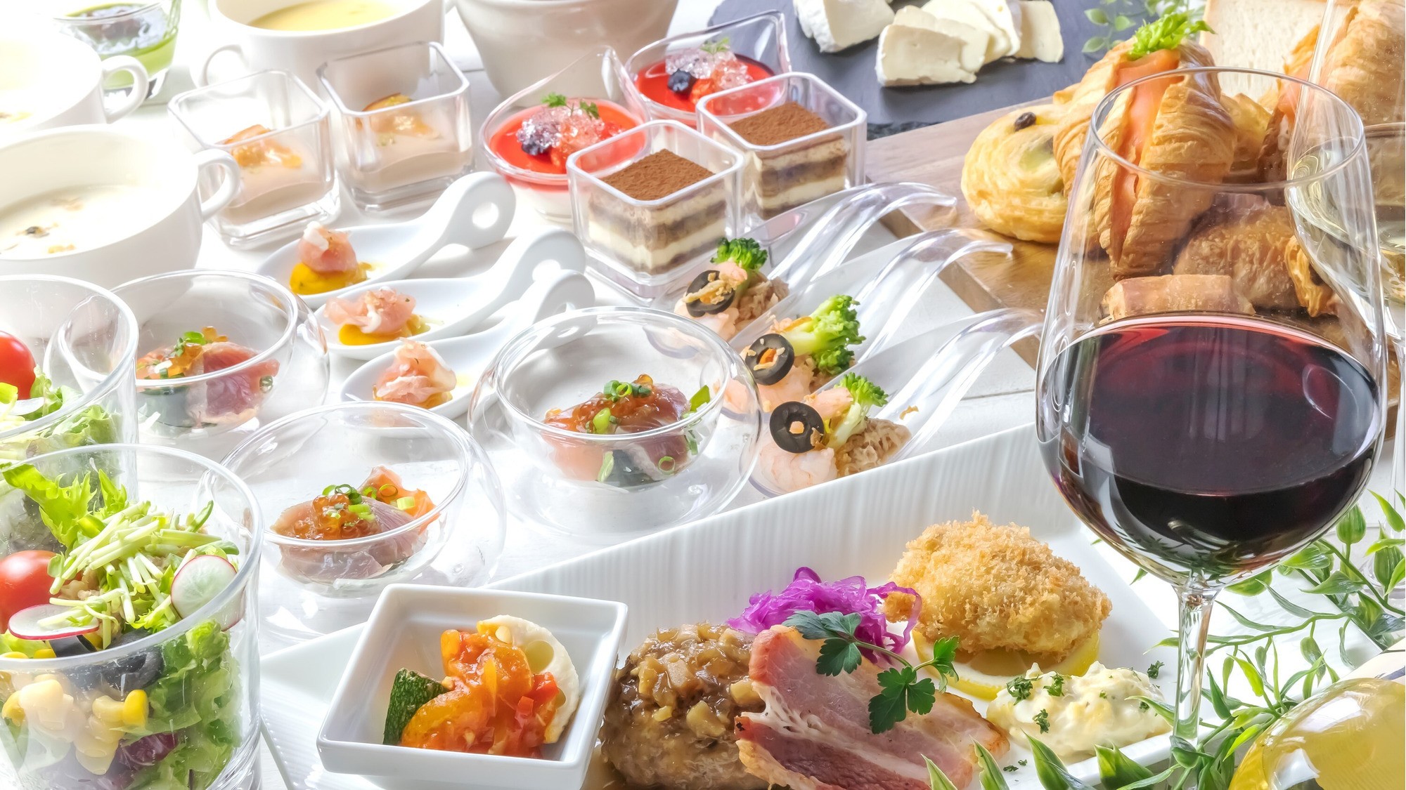 【朝食】日替わりメインプレートとブッフェ