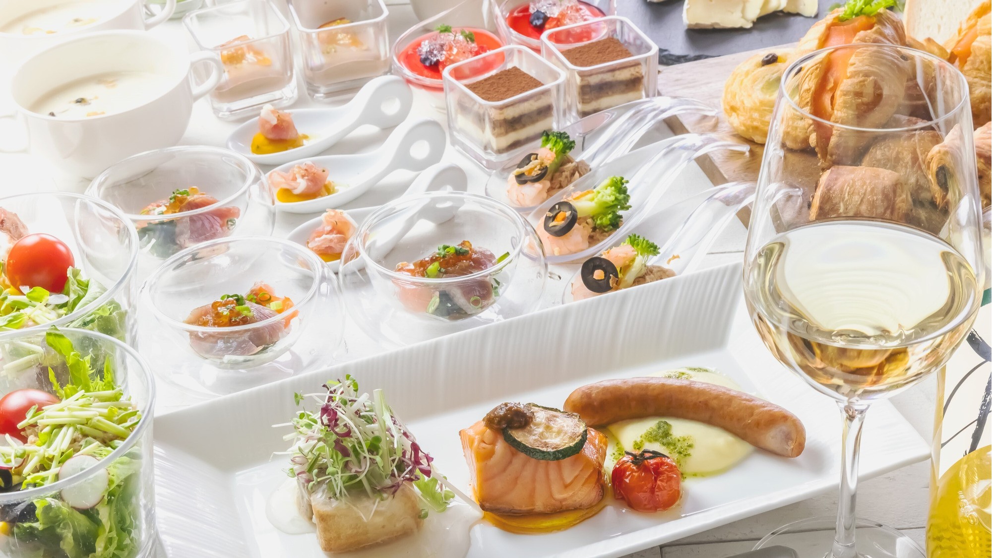 【朝食】日替わりメインプレートとブッフェ