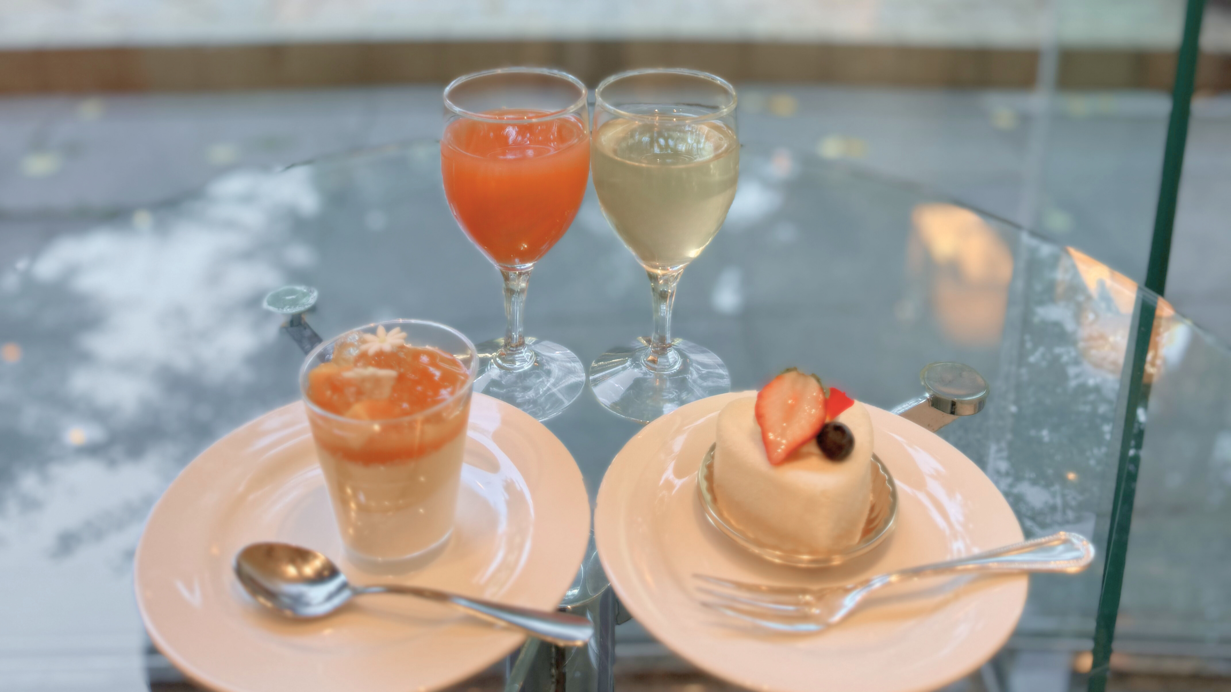 【ラウンジスイーツ】「カフェ・セゾン」にてパティシエ特製スイーツをご用意しています。