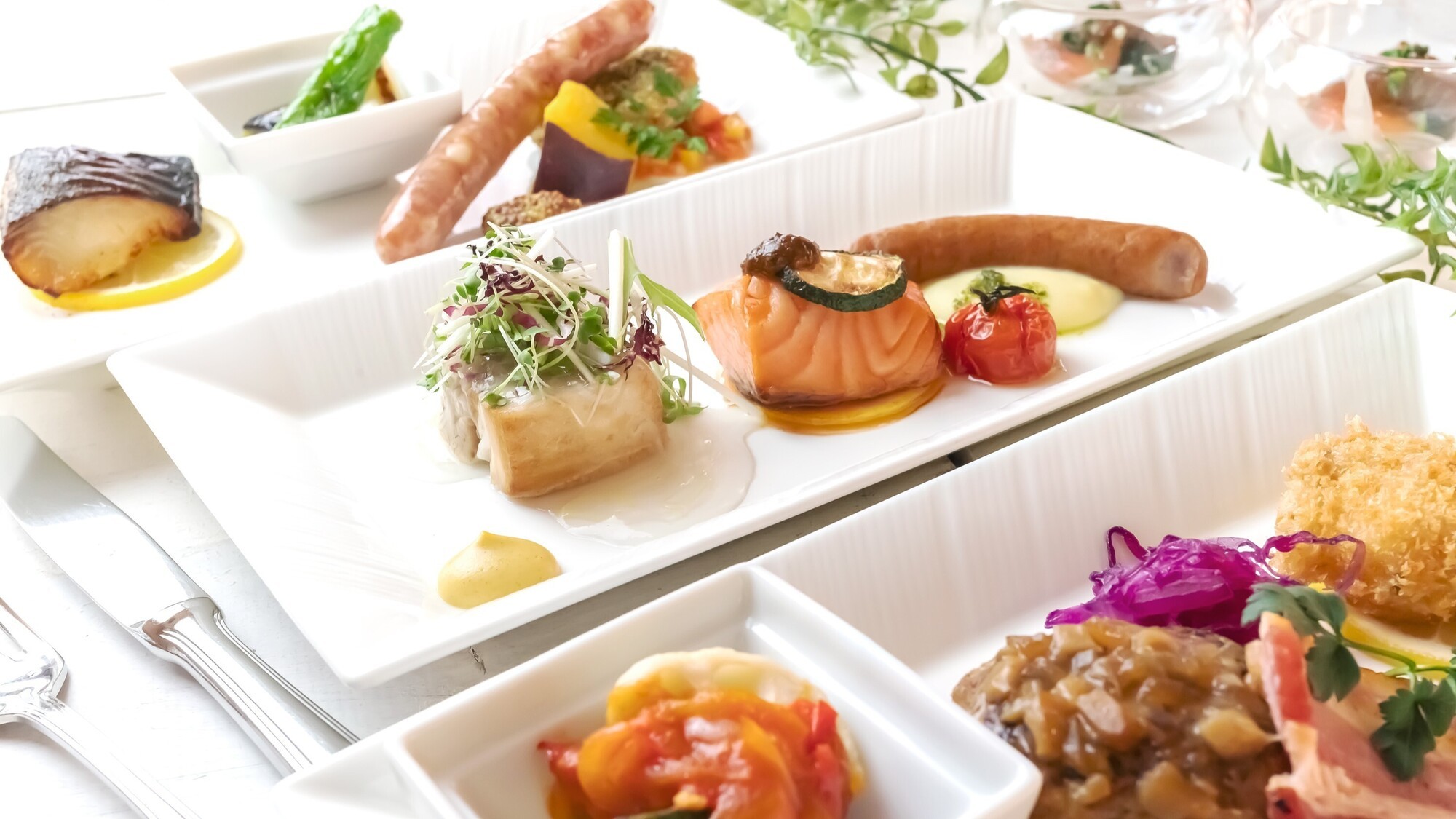 【朝食】日替わりメインプレートとブッフェ