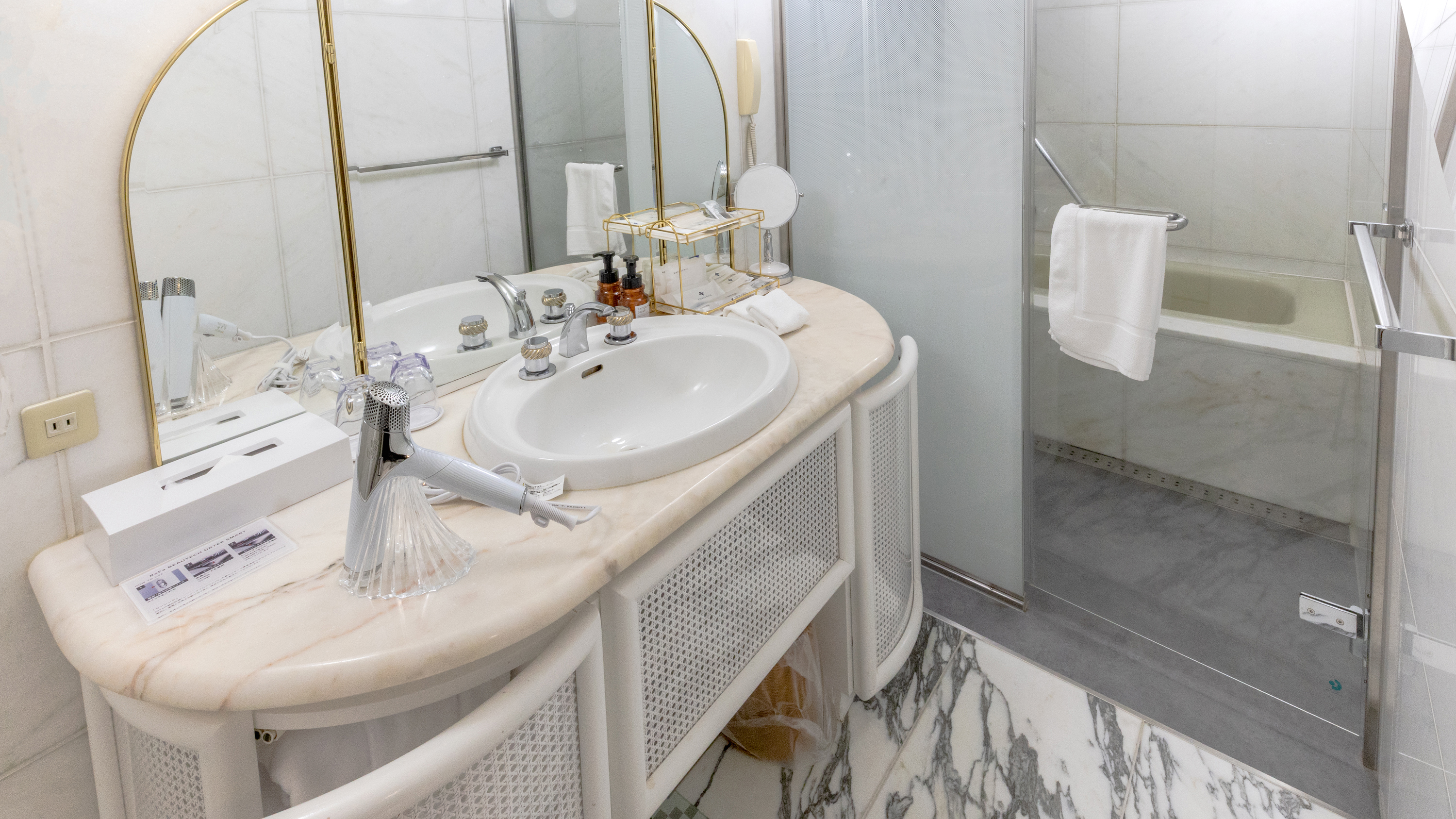 【スイートダブル　バスルーム】