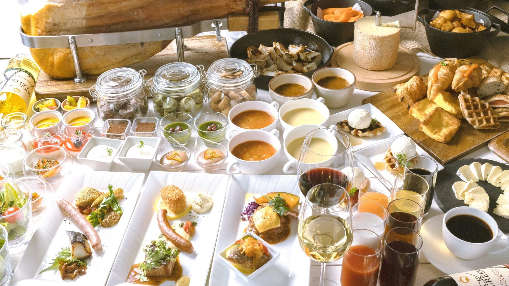 【朝食】メインプレートとブッフェ