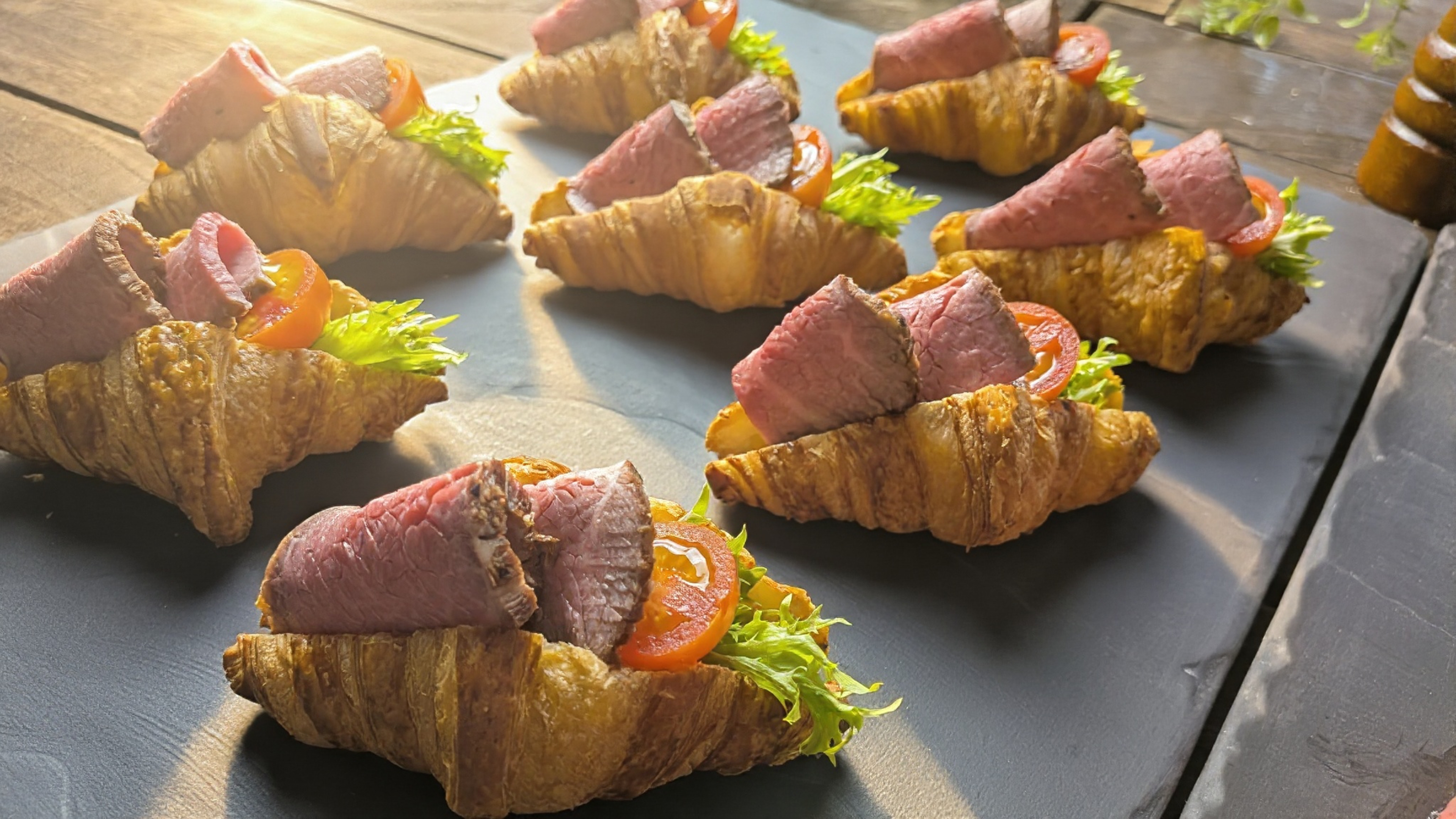 【朝食】リブランド10周年記念限定メニュー　ローストビーフサンドイッチ