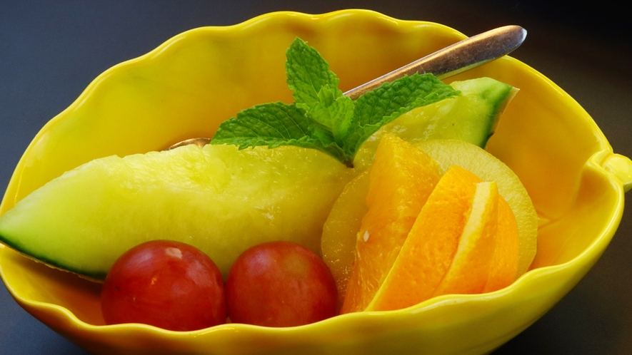 #【夕食一例】食事後の旬のフルーツでビタミン補給