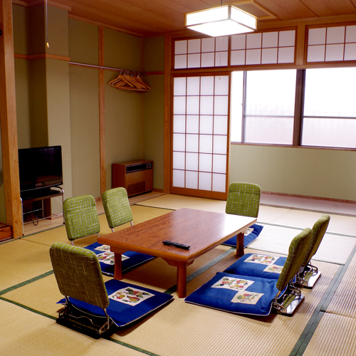[Example of a Japanese-style room of 12 to 15 tatami mats] Perfect for large groups and families! A spacious room.