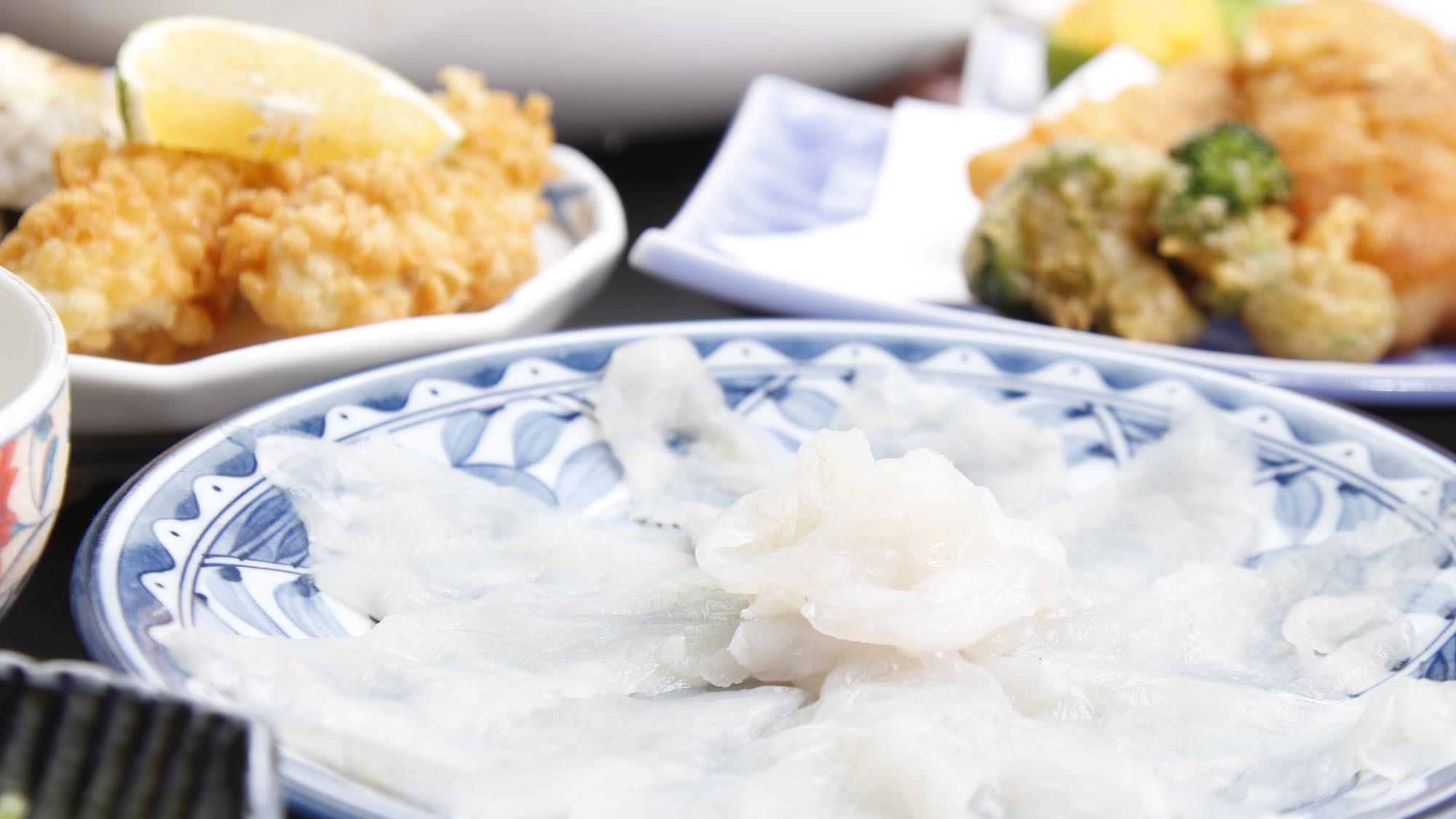 【この時期だけの☆白子付き】最強グルメ☆伊勢海老と白子がついたあのりふぐ料理を堪能！特典：駐車場無料