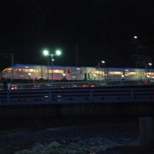 駅前なので遅い到着もOK!