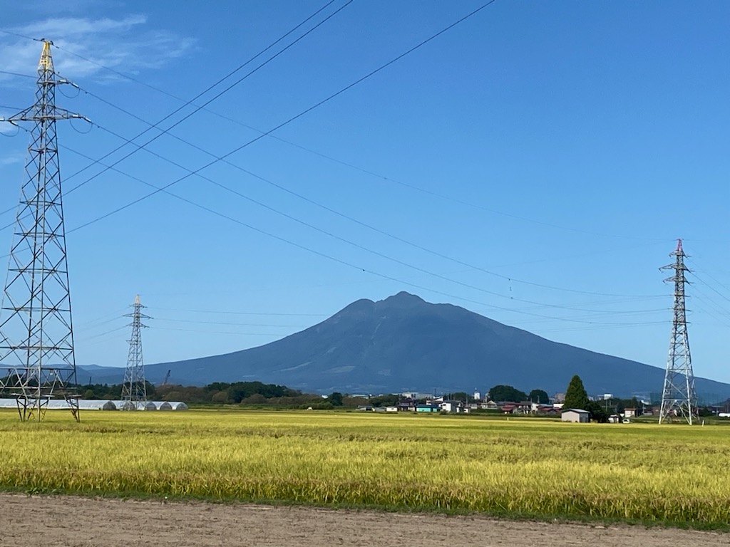*お部屋からの景観/どこまでも続く青森の田園風景が広がります。遠くに見ても美しい岩木山を一望。