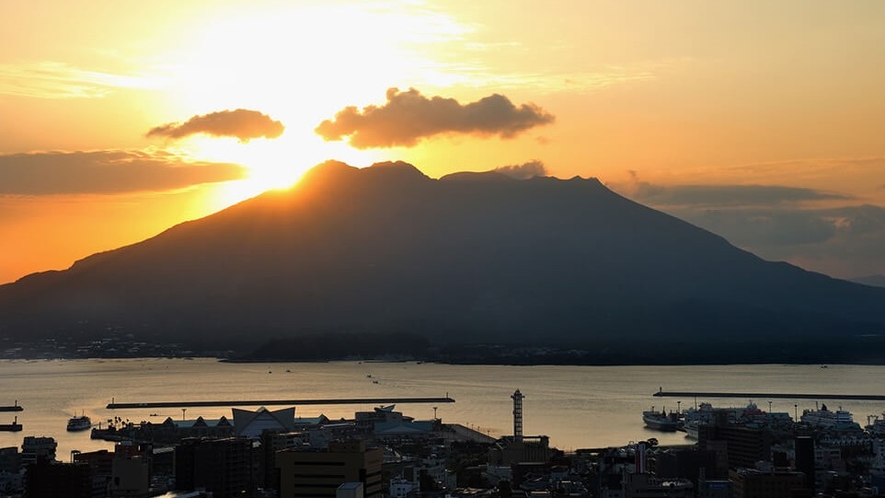 夕日と桜島