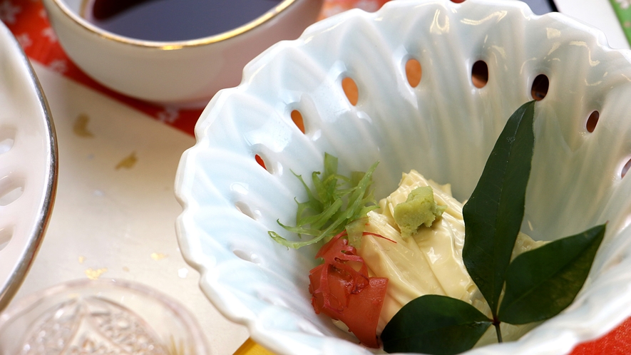 ＃夕食一例　ゆば刺しは栃木県日光名物。とろりとまろやか、濃厚な味です♪