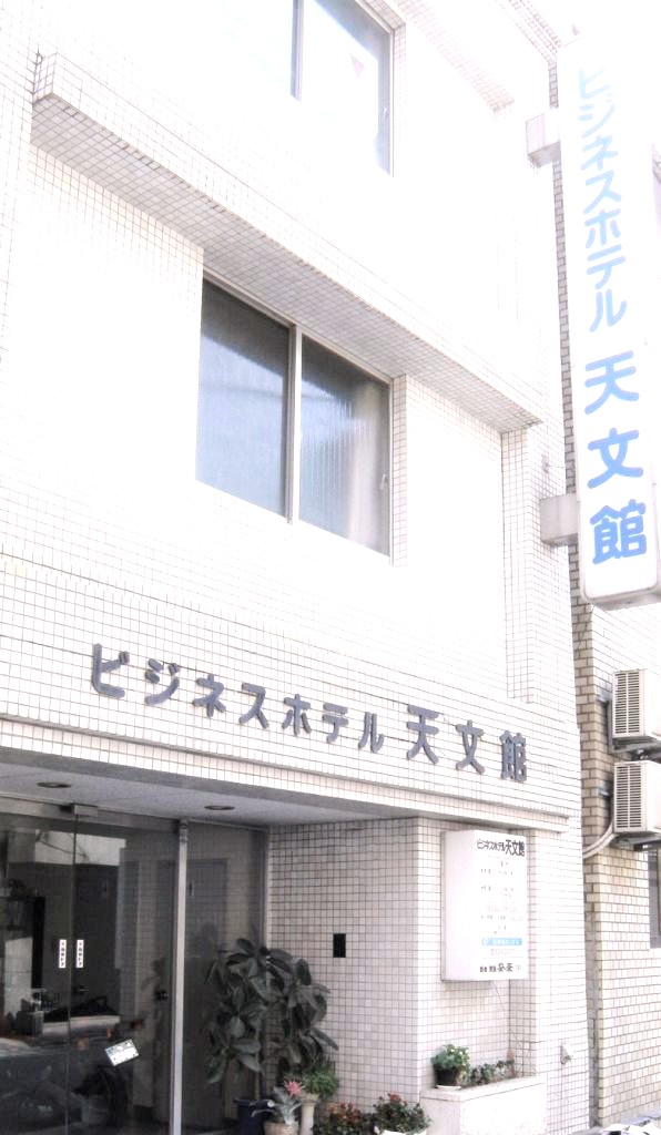 ホテル外観玄関