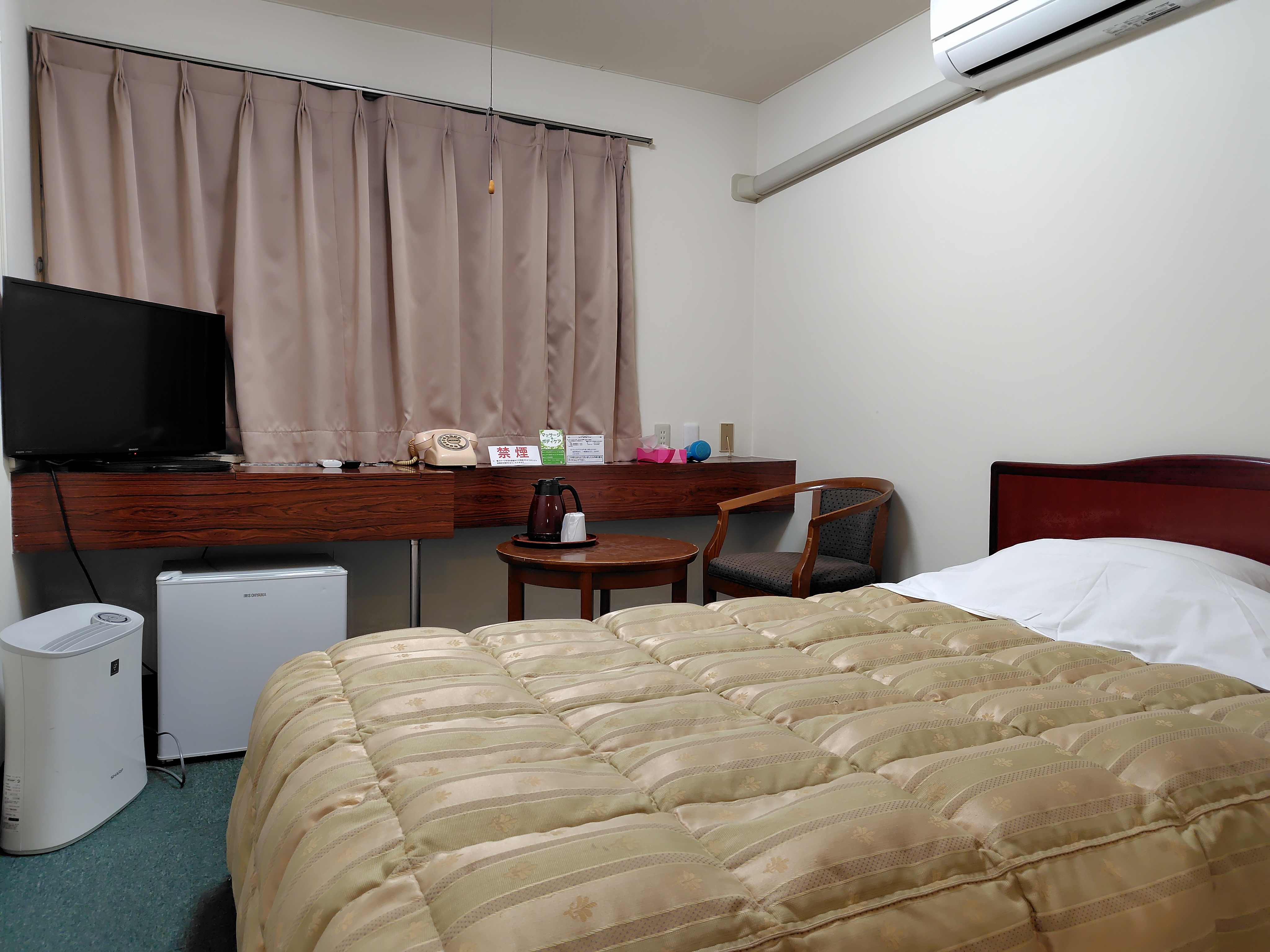 シングルルーム（セミダブルベッド利用）