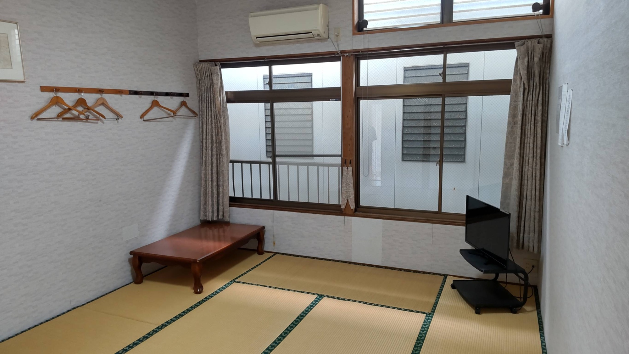 *【訳あり和室】海は見えないけれど広々とした10畳のお部屋。学生さんやグループに人気です。