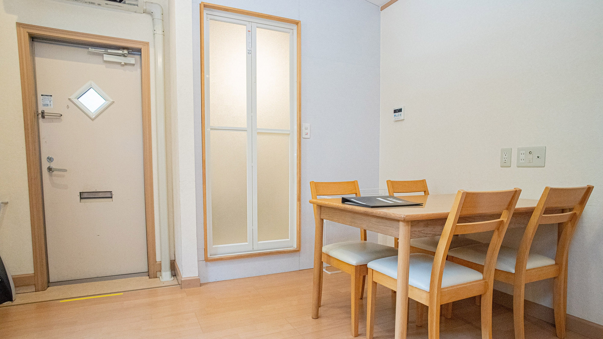 リニューアルされたトレーラーハウス【B-Bパレス】広々ウッドデッキBBQで贅沢なひととき