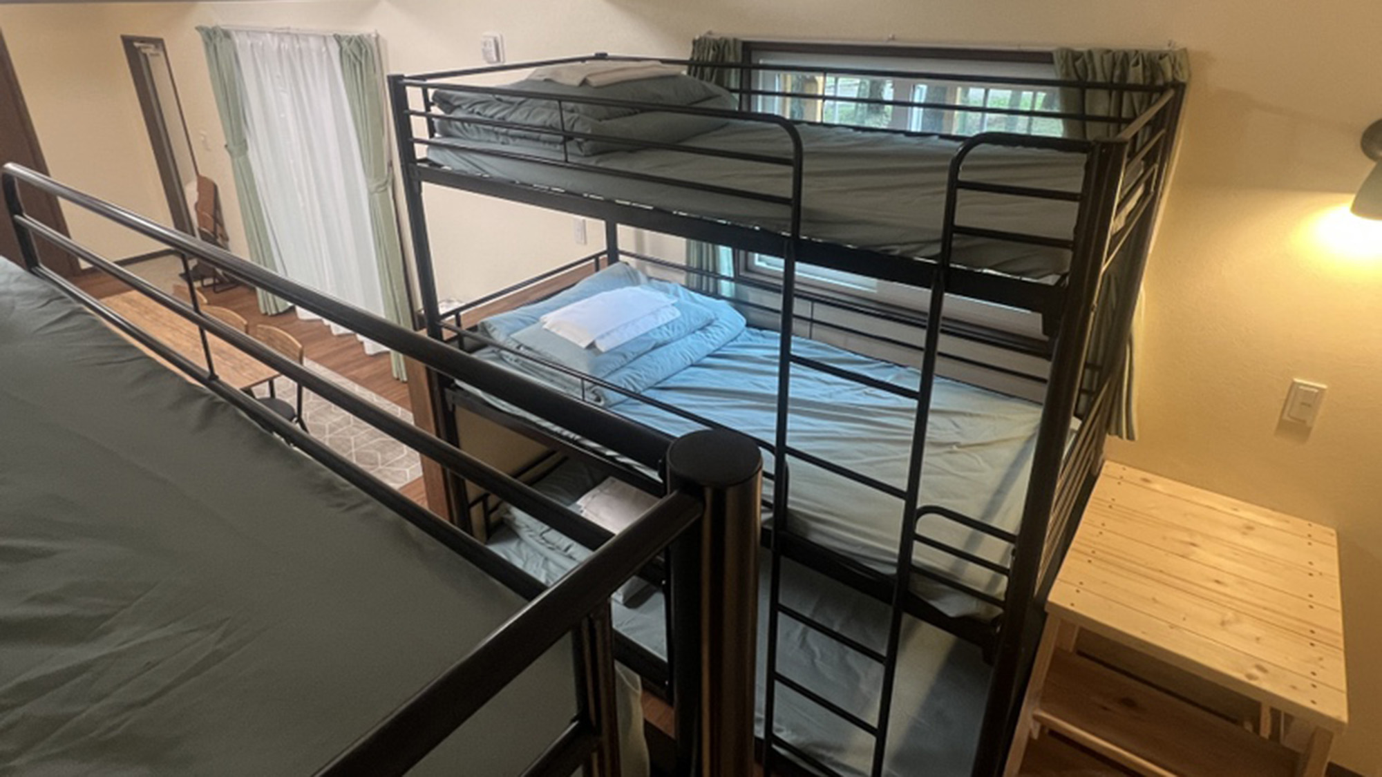 ・【トレーラーハウス　グランデ】どこに寝るかを決めるのもワクワクポイント！最大6名様宿泊可能