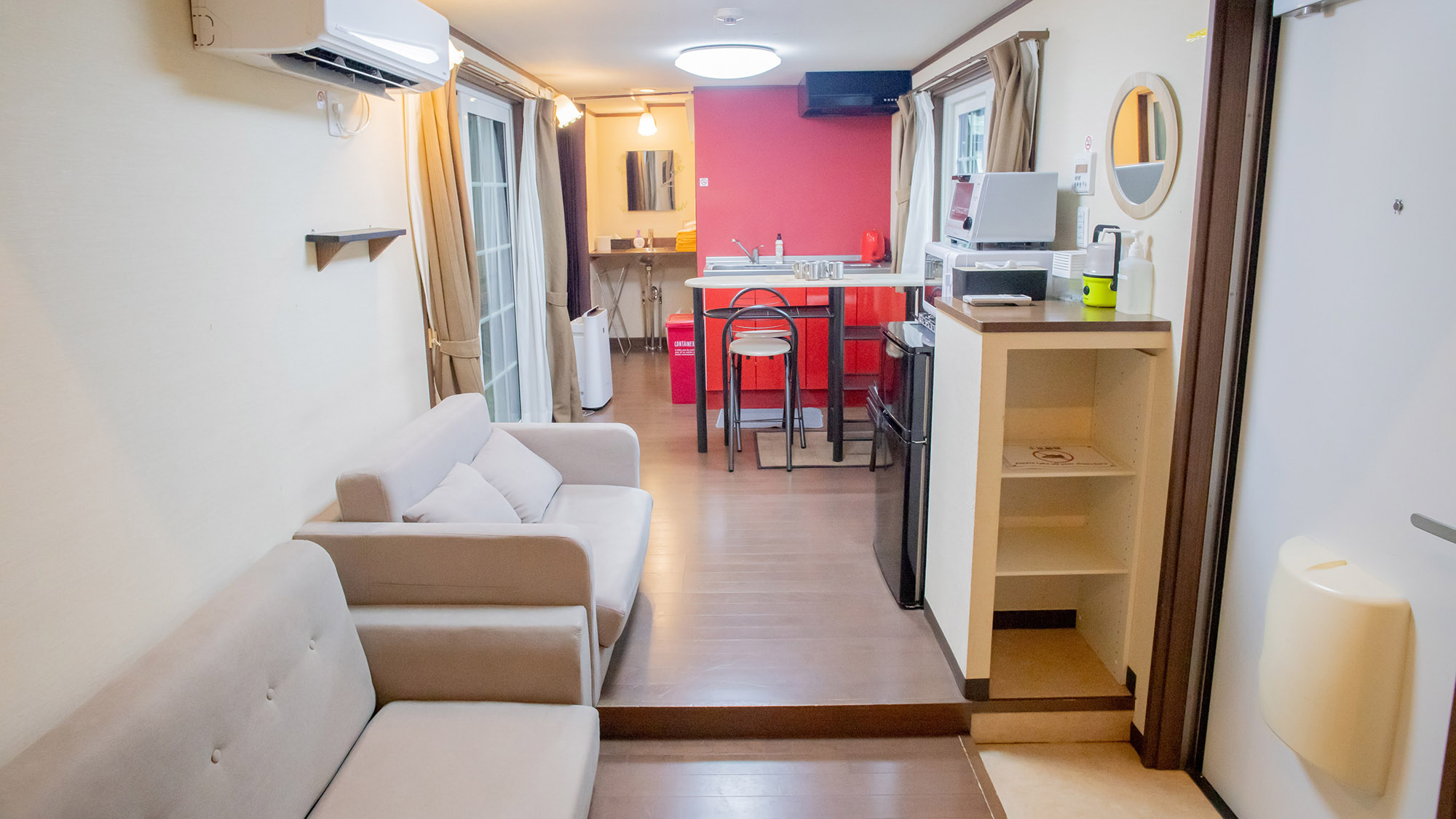 ・【トレーラーハウス　ジャーニー】エアコンを完備。どんな季節でも快適に滞在していただけます