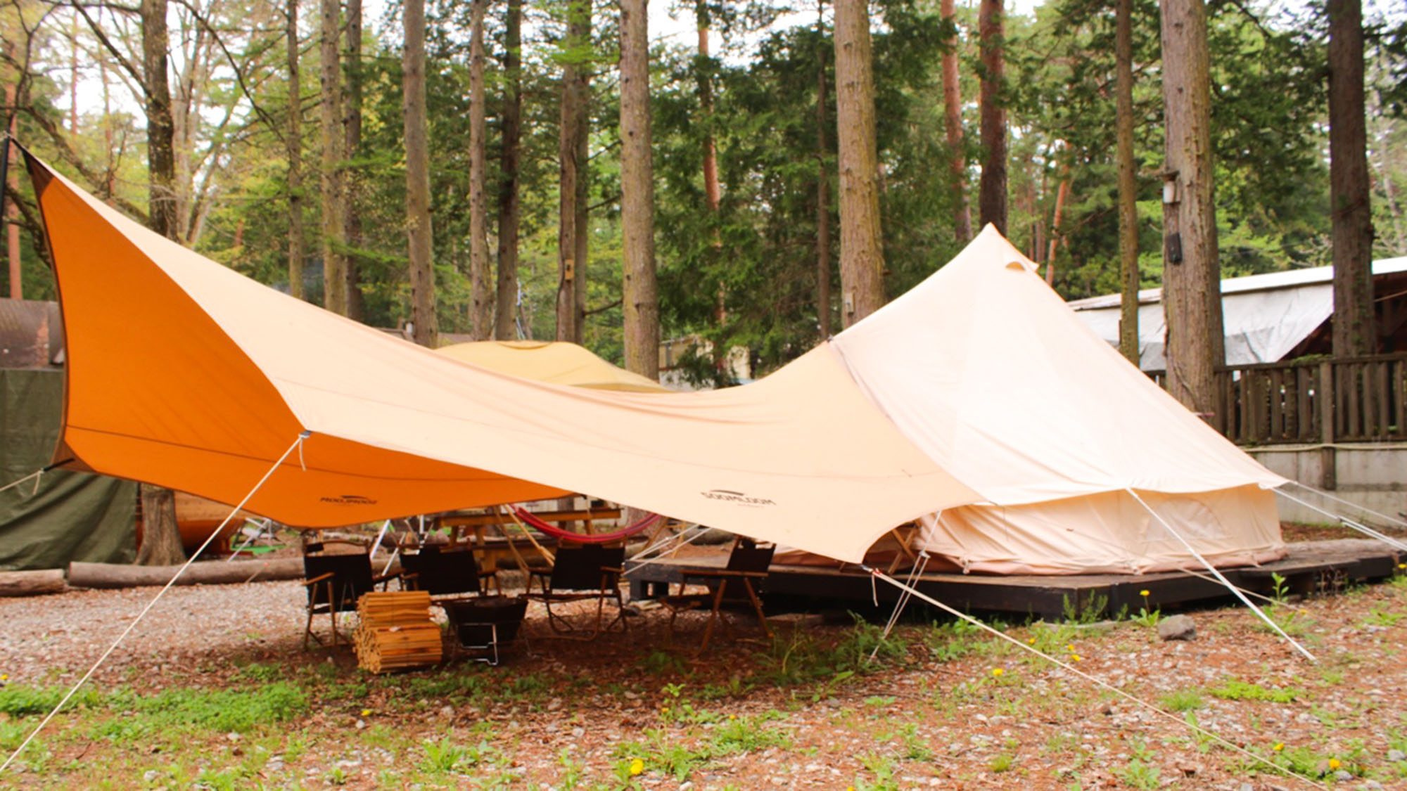・【LINキャンプ くつろぎ】広々としたテントでゆったりとお過ごしください
