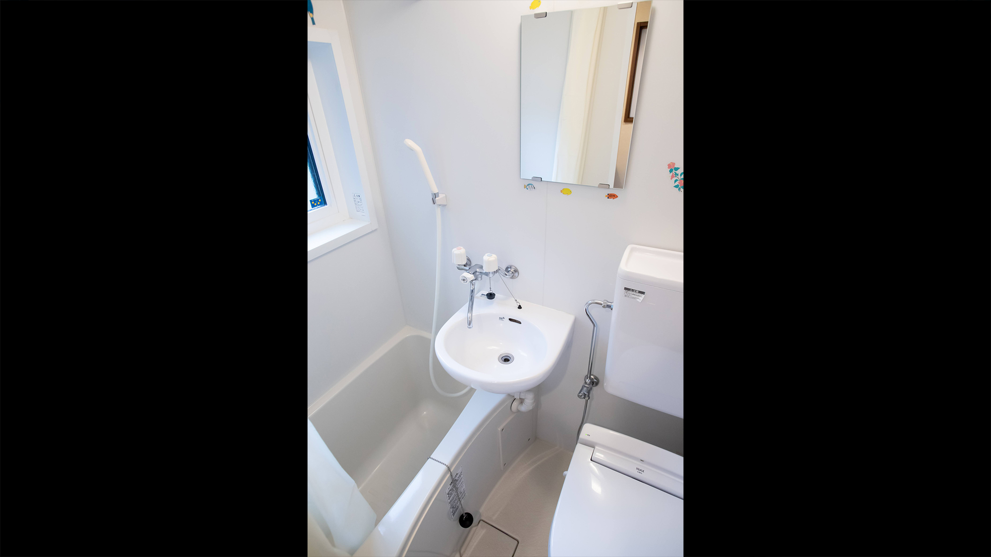 ・【トレーラーハウス　ジャーニー】使い勝手のいいユニットバス。バスアメニティも完備しております