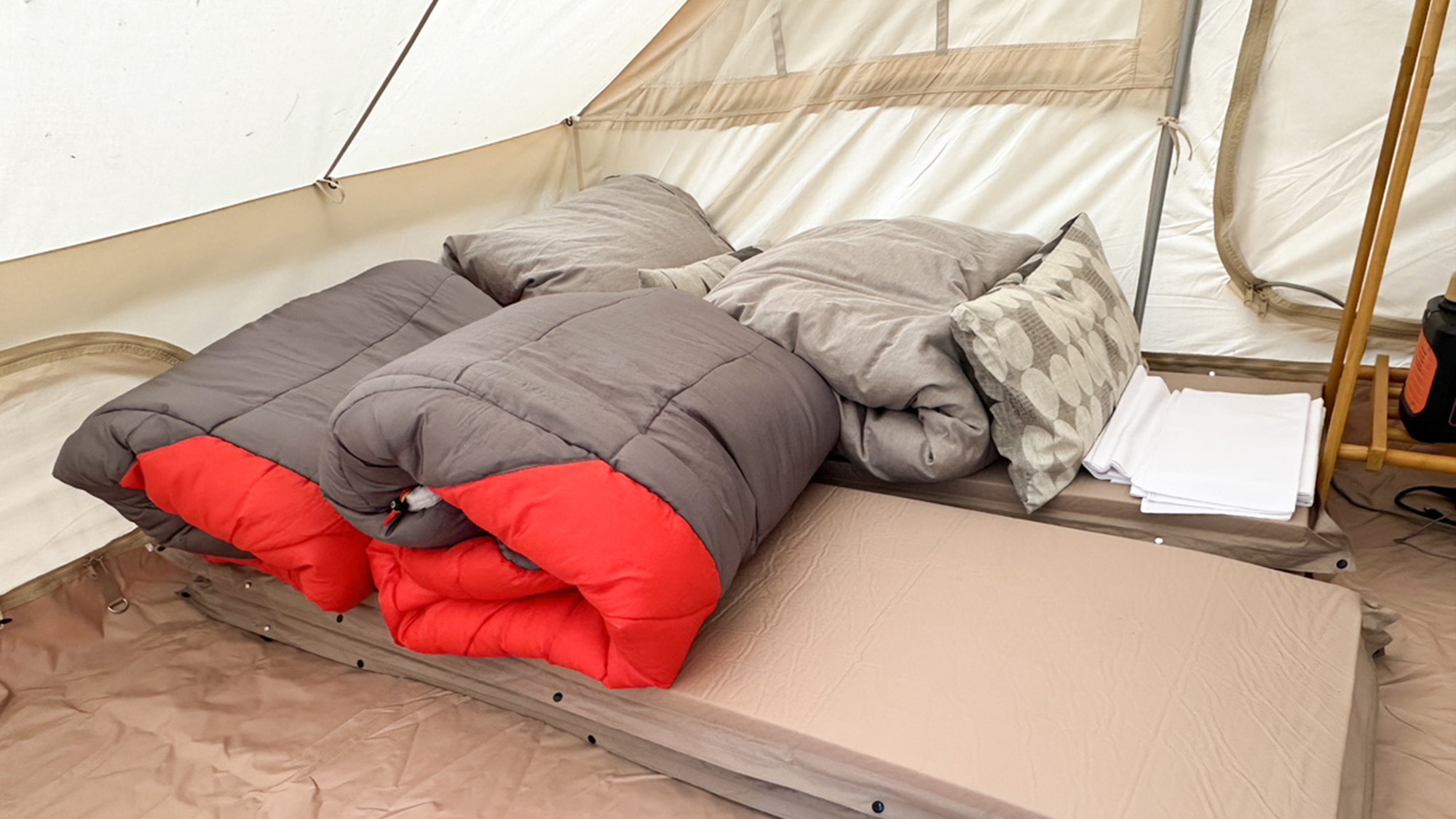・【LINキャンプ キャンパー】暖かい寝具をご用意。電気毛布もあるので寒さ対策は万全！
