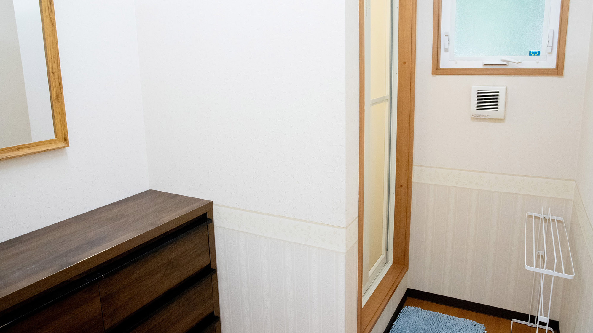 ・【トレーラーハウス　エリート】シャワールームを2箇所完備。人数が多くても安心してお使いいただけます