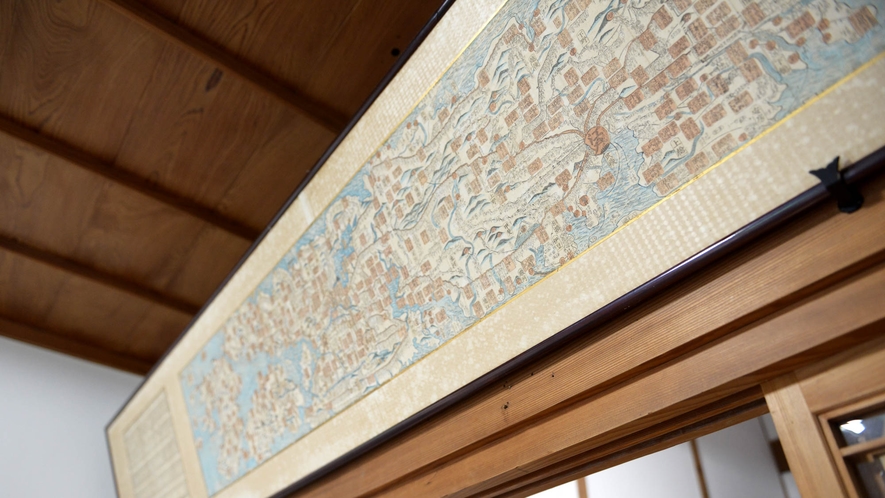*【館内】伊能忠敬よりも前に作られた日本地図が玄関に飾られています。